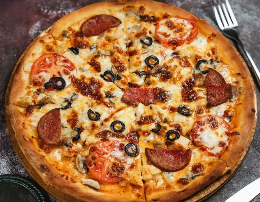 Fırında Domates Soslu Kaşarlı Tavuk