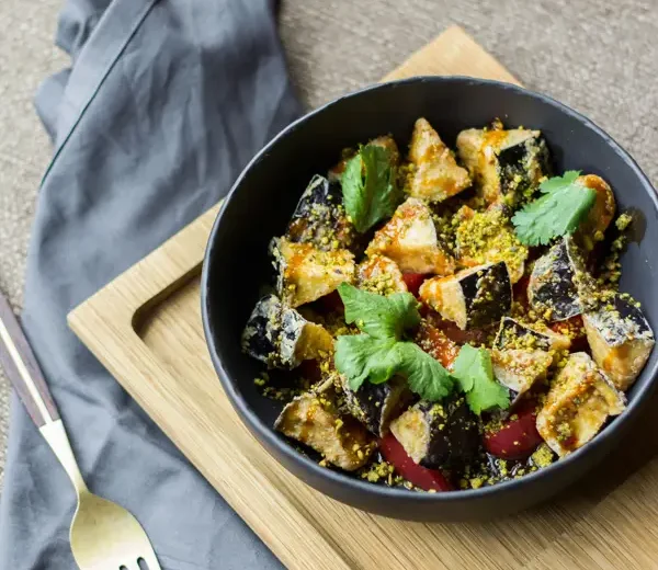 Yoğurtlu Közlenmiş Biber Salatası