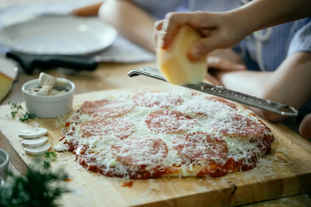 Kolay Pizza Tarifi