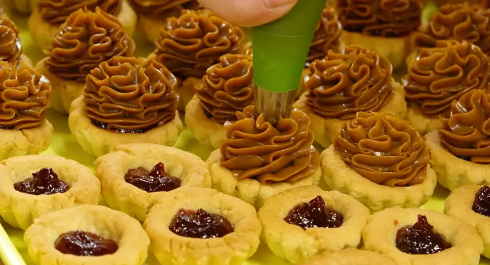Karamelli Bademli Pasta Tarifi