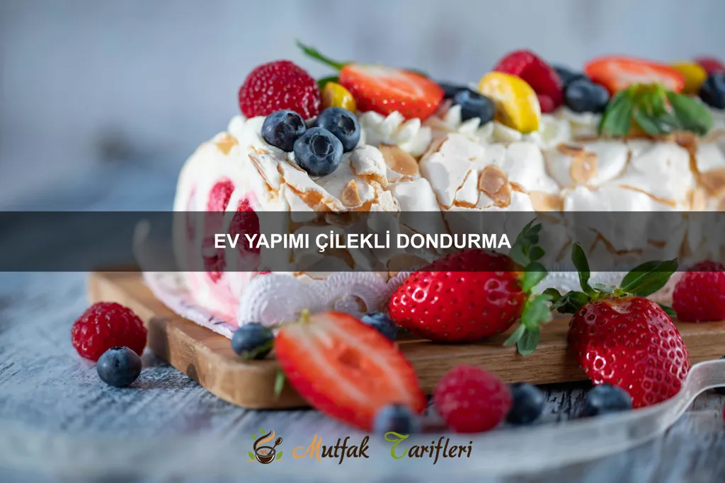 Ev Yapımı Çilekli Dondurma